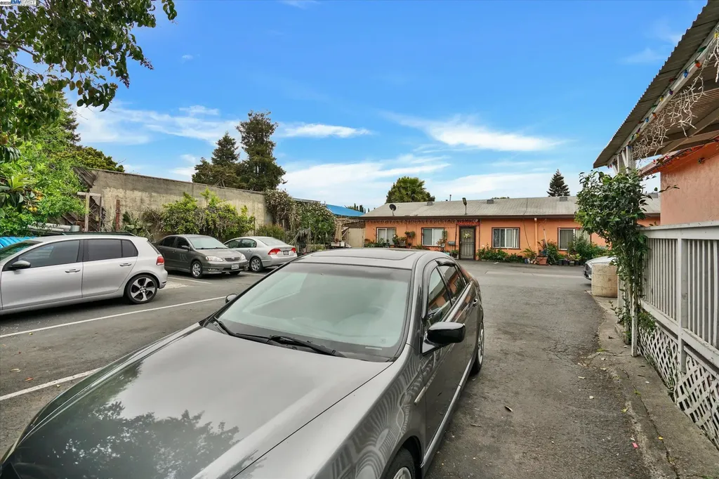 21806 Meekland Avenue Hayward CA 94541