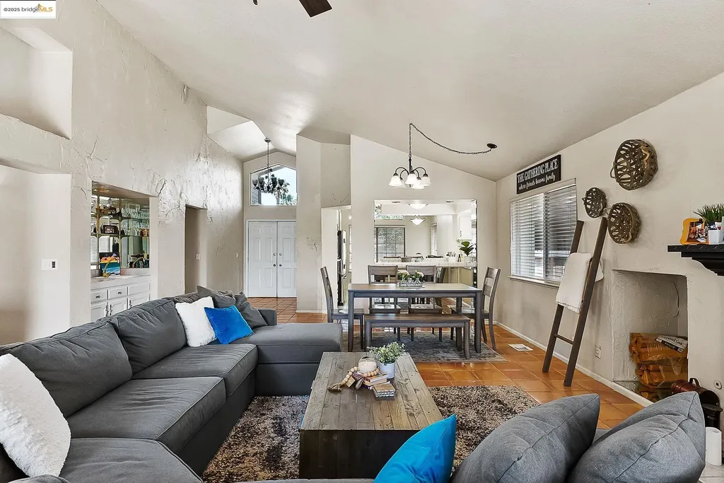 2244 Colonial Court Discovery Bay CA 94505