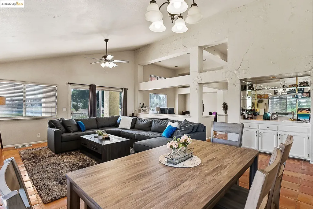 2244 Colonial Court Discovery Bay CA 94505