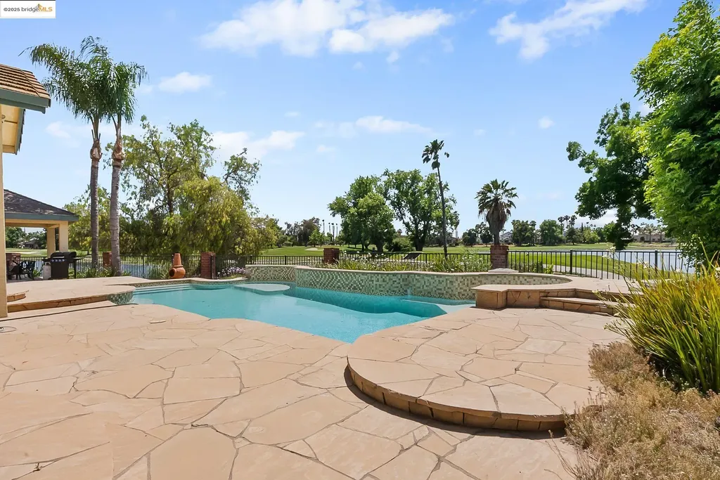 2244 Colonial Court Discovery Bay CA 94505