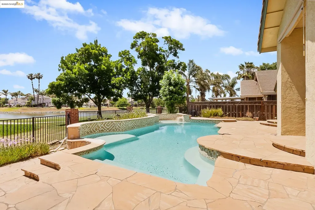 2244 Colonial Court Discovery Bay CA 94505