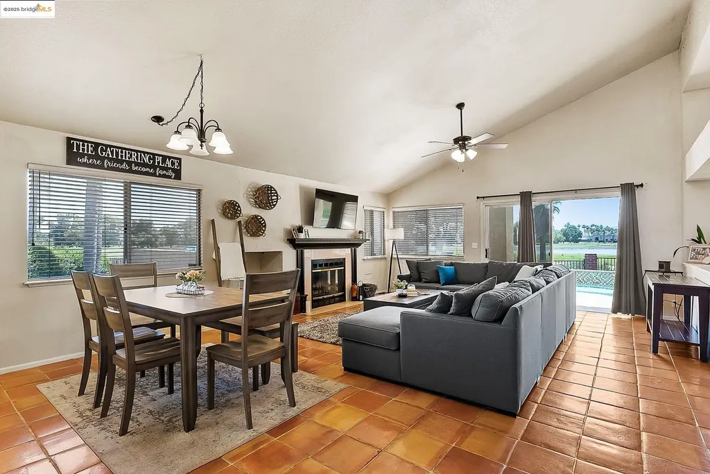 2244 Colonial Court Discovery Bay CA 94505