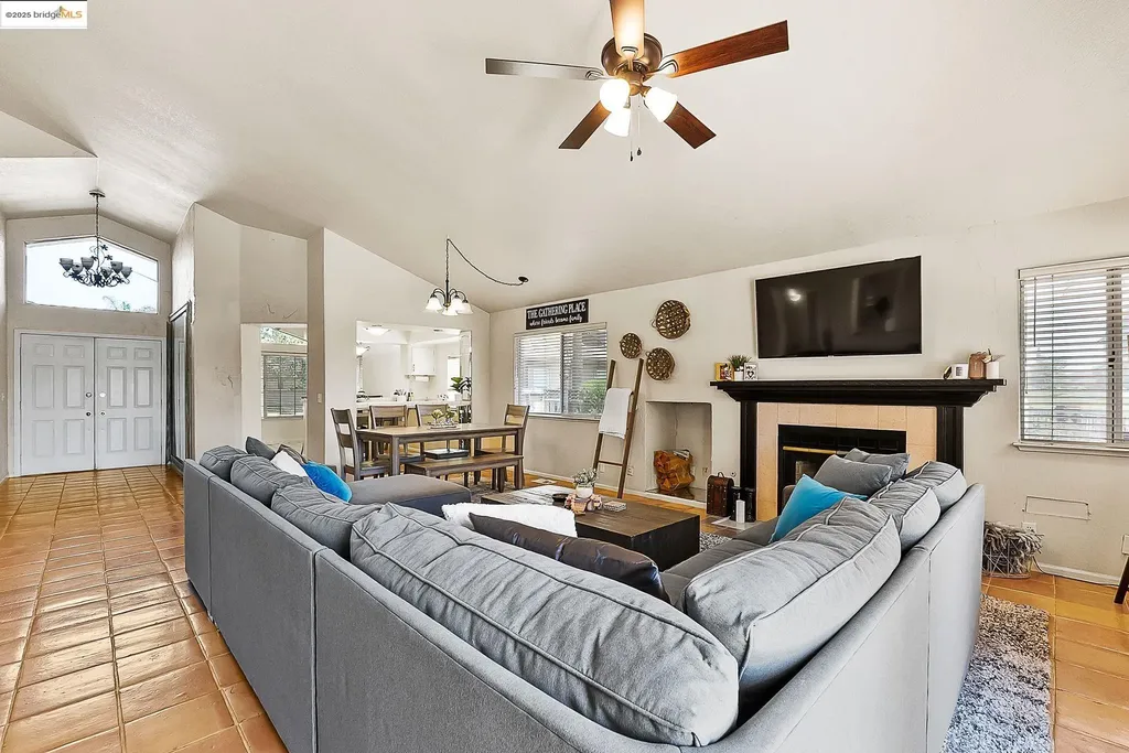 2244 Colonial Court Discovery Bay CA 94505