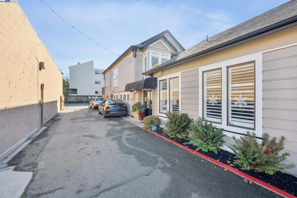 1414 Everett Street Alameda CA 94501