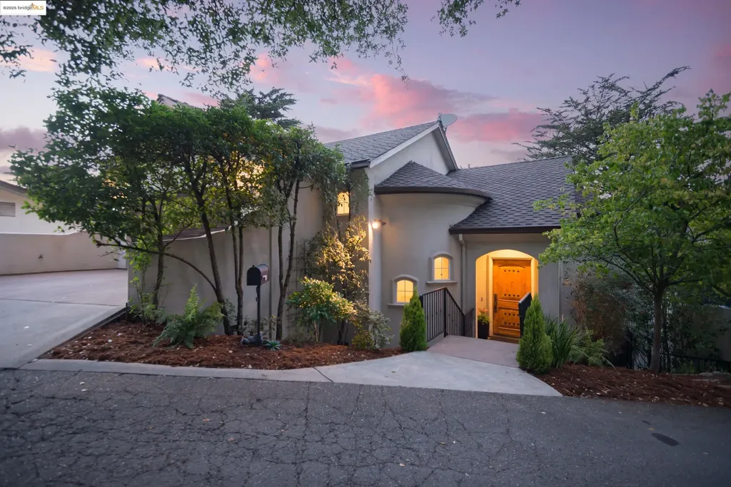 50 Pine Hills Court Oakland CA 94611