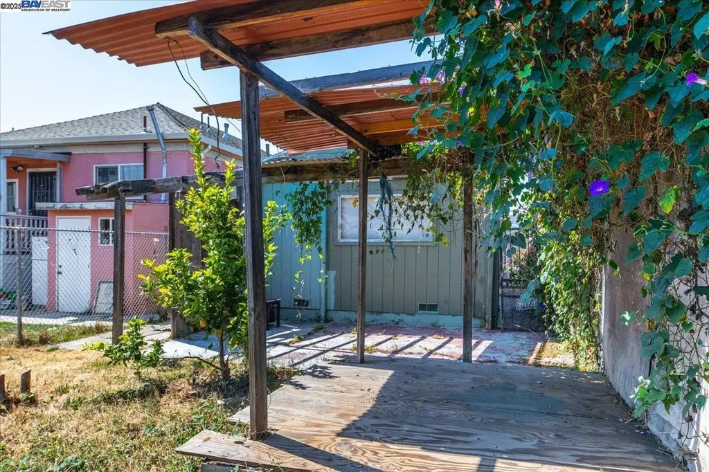 1058 71st Avenue Oakland CA 94621