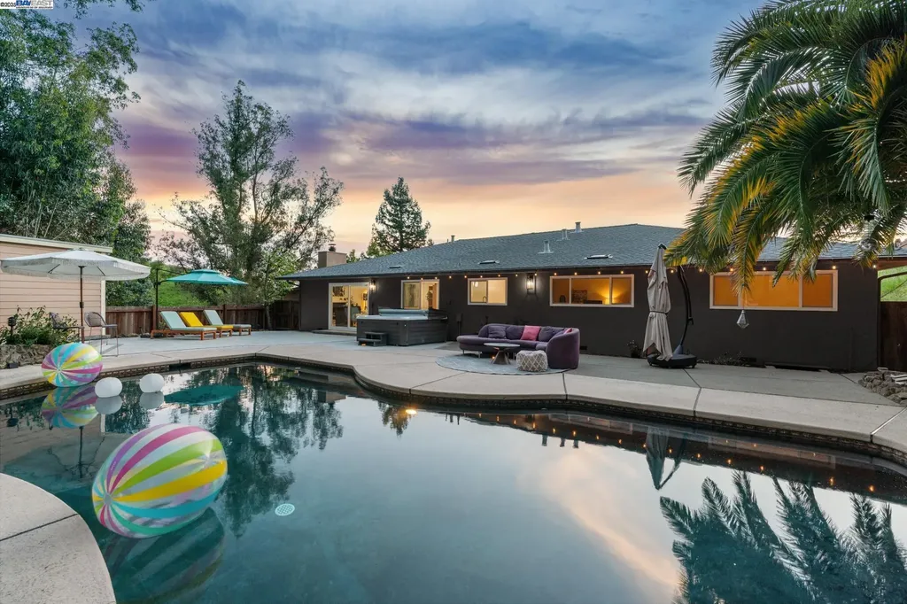 441 Fox Hills Court Oakland CA 94605