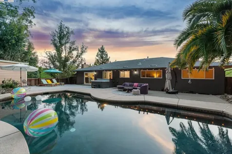 441 Fox Hills Court Oakland CA 94605