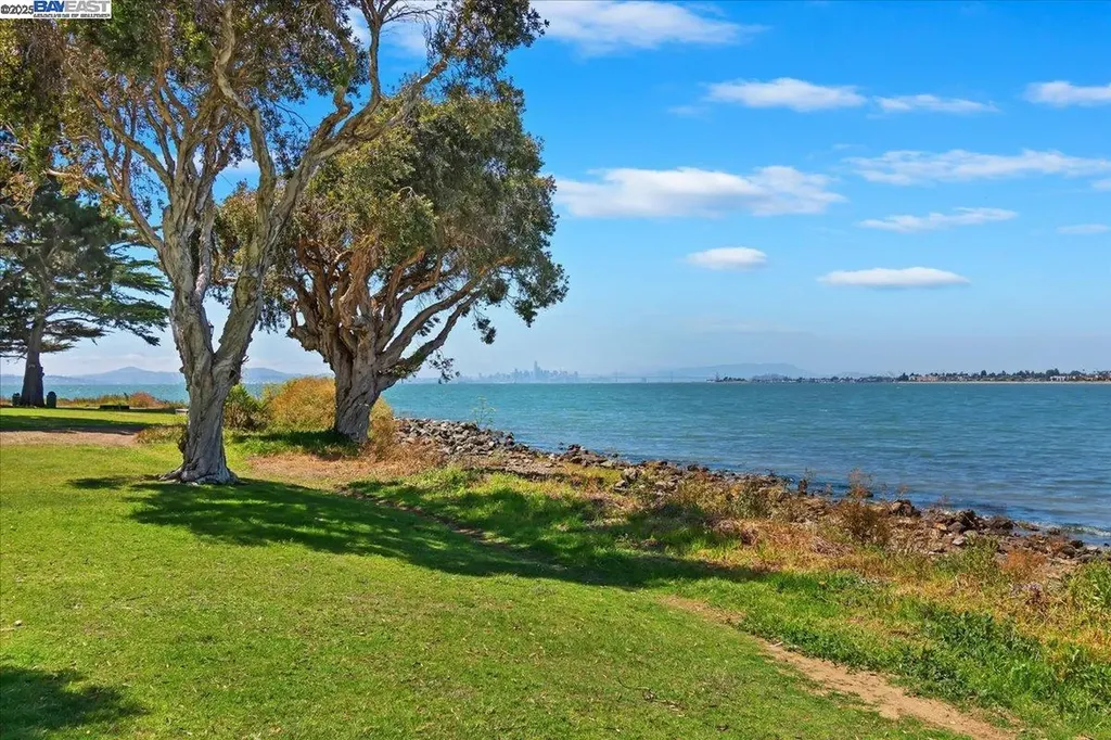802 Harbor Road Alameda CA 94502