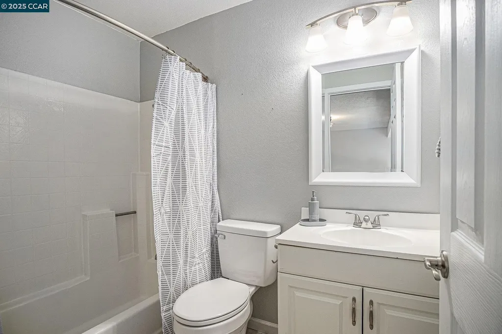 354 Hazelnut Lane Oakley CA 94561