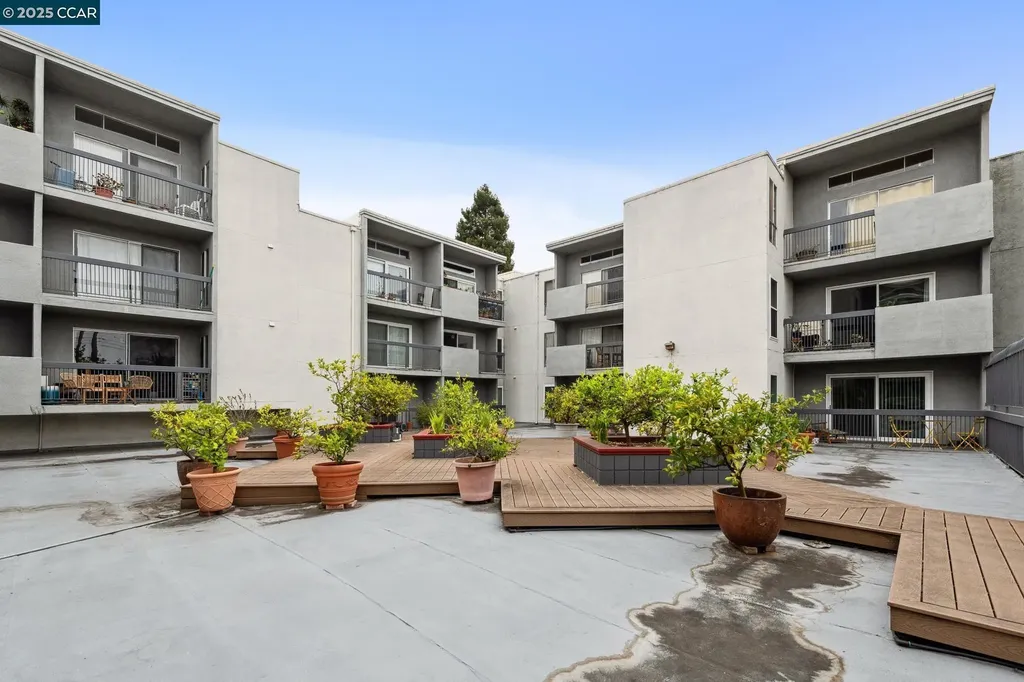 150 Pearl Street Oakland CA 94611