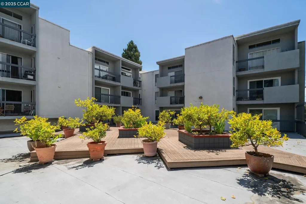 150 Pearl Street Oakland CA 94611