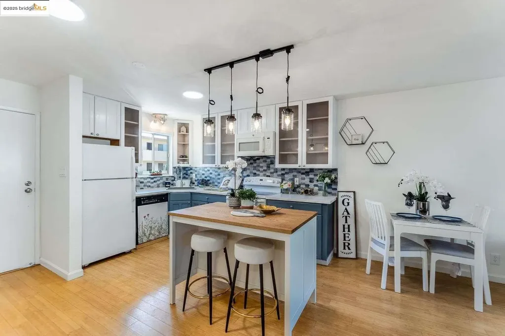 325 Kitty Hawk Road Alameda CA 94501