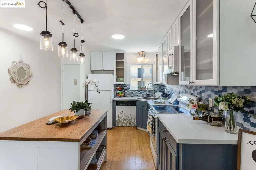 325 Kitty Hawk Road Alameda CA 94501