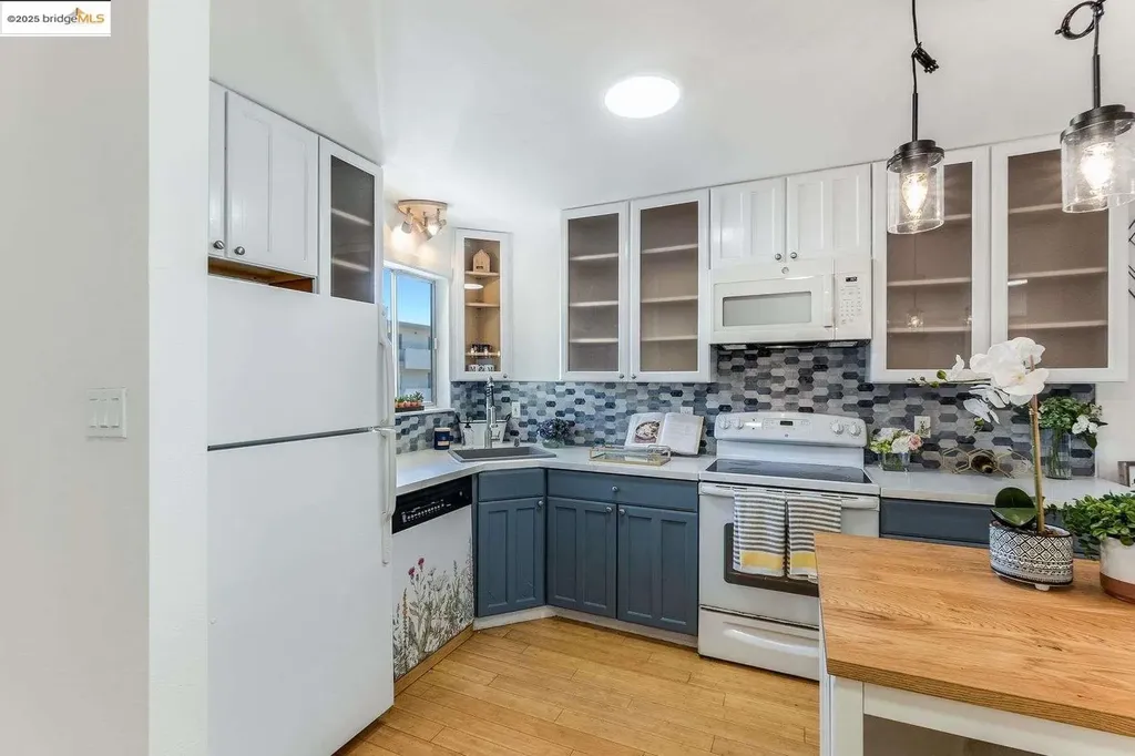 325 Kitty Hawk Road Alameda CA 94501