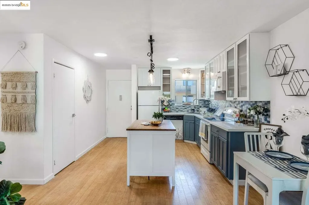 325 Kitty Hawk Road Alameda CA 94501