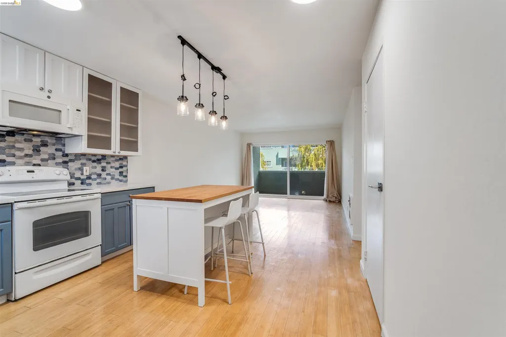 325 Kitty Hawk Road Alameda CA 94501