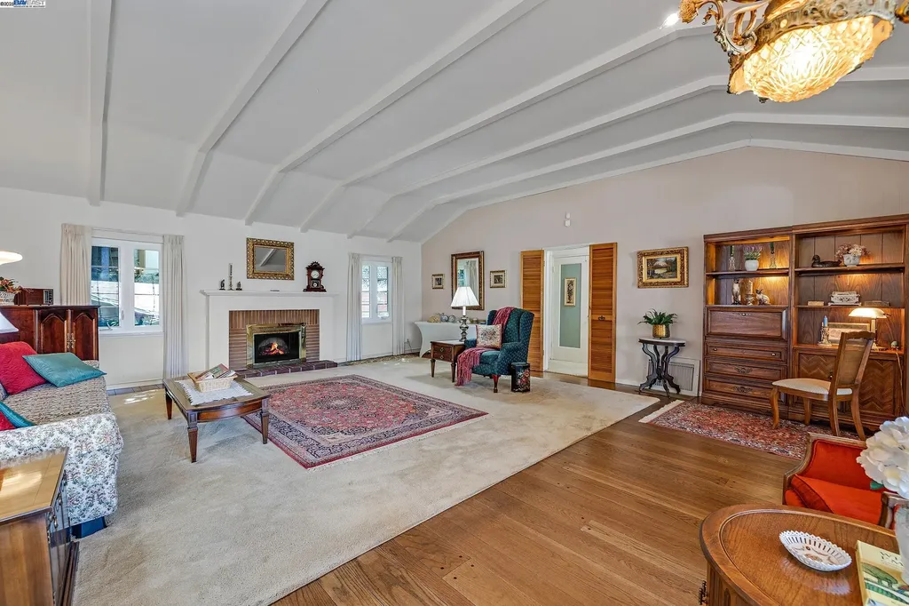 2863 Burton Drive Oakland CA 94611