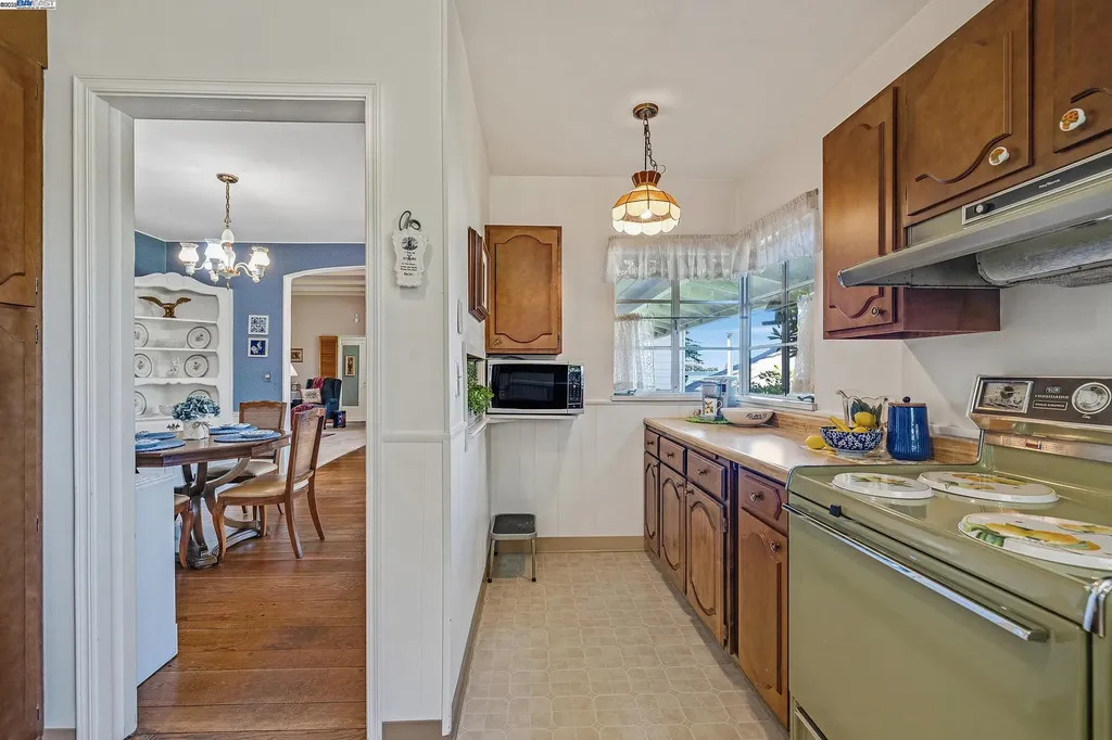 2863 Burton Drive Oakland CA 94611