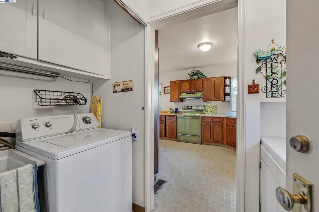 2863 Burton Drive Oakland CA 94611