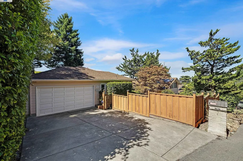 2863 Burton Drive Oakland CA 94611