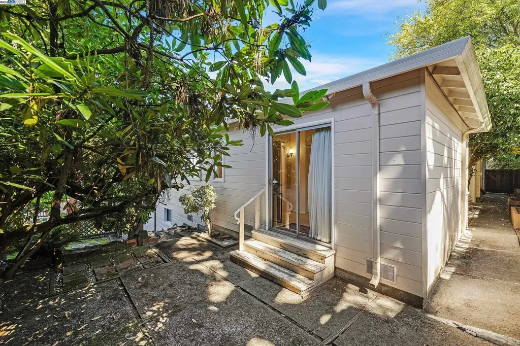 2863 Burton Drive Oakland CA 94611