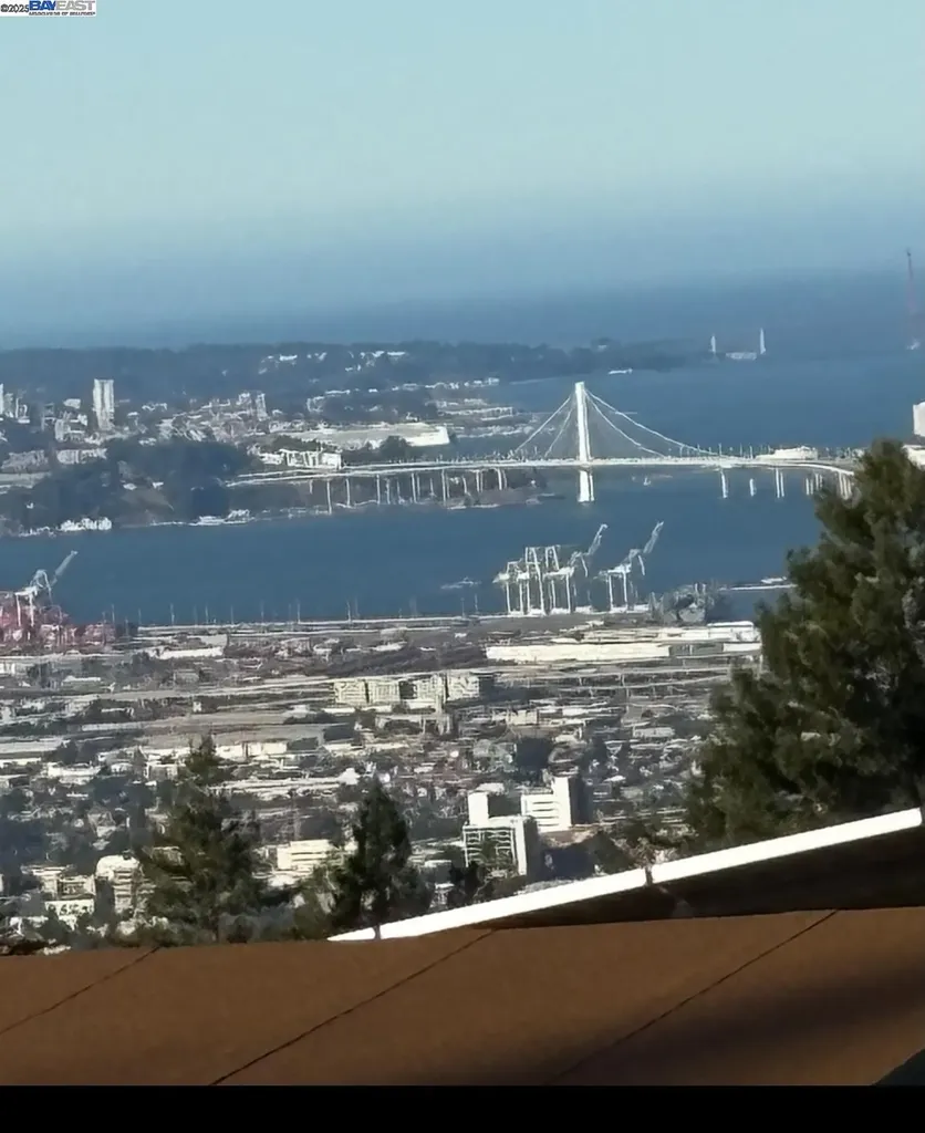 2863 Burton Drive Oakland CA 94611