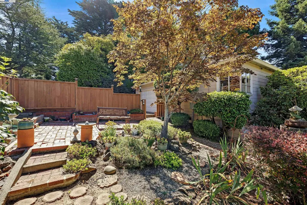 2863 Burton Drive Oakland CA 94611