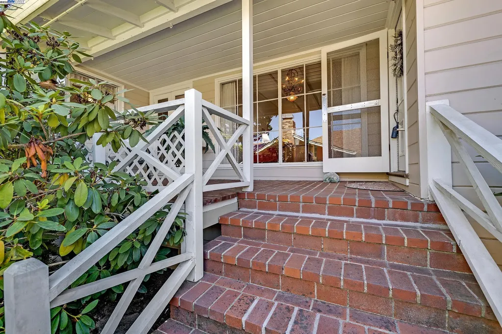 2863 Burton Drive Oakland CA 94611