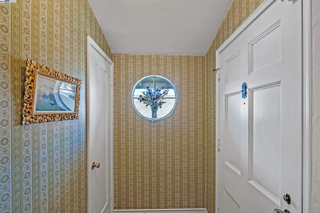 2863 Burton Drive Oakland CA 94611