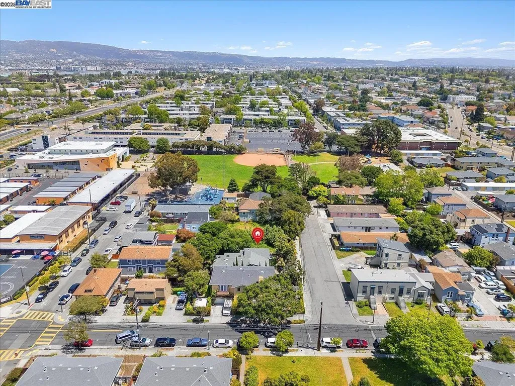310 Spruce Street Alameda CA 94501