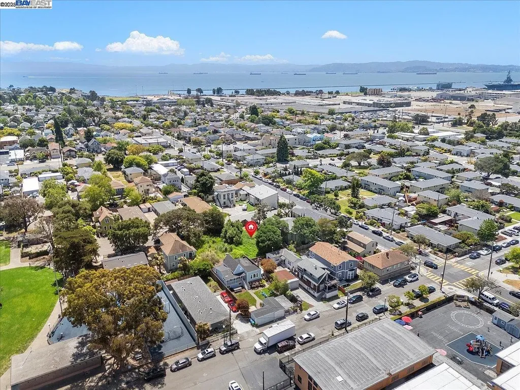 310 Spruce Street Alameda CA 94501