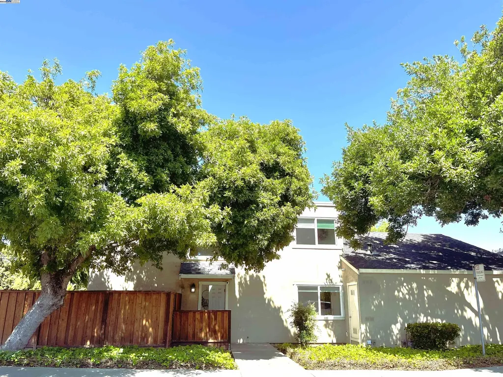 156 Briarwood Drive Hayward CA 94544