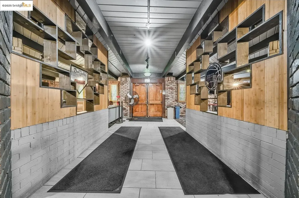 15028 Hesperian Boulevard San Leandro CA 94578