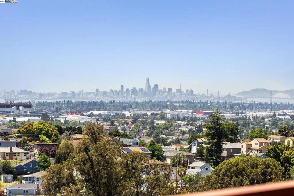 3014 Broadmoor View Oakland CA 94605