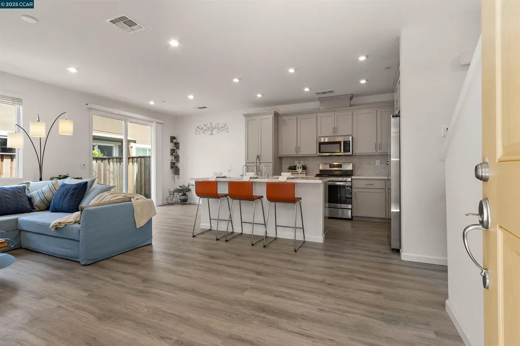 28 Springbrook Lane Pittsburg CA 94565