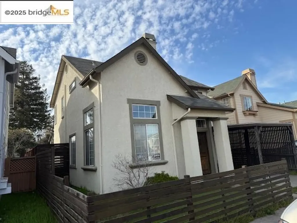 991 Village Circle Oakland CA 94607