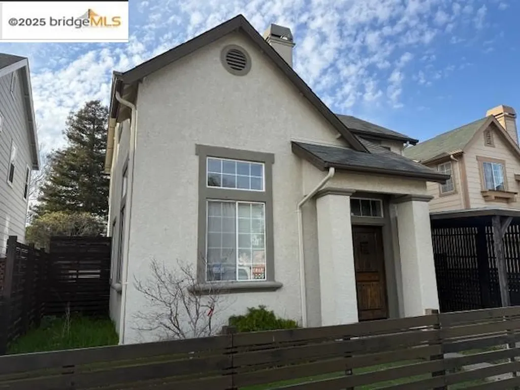 991 Village Circle Oakland CA 94607