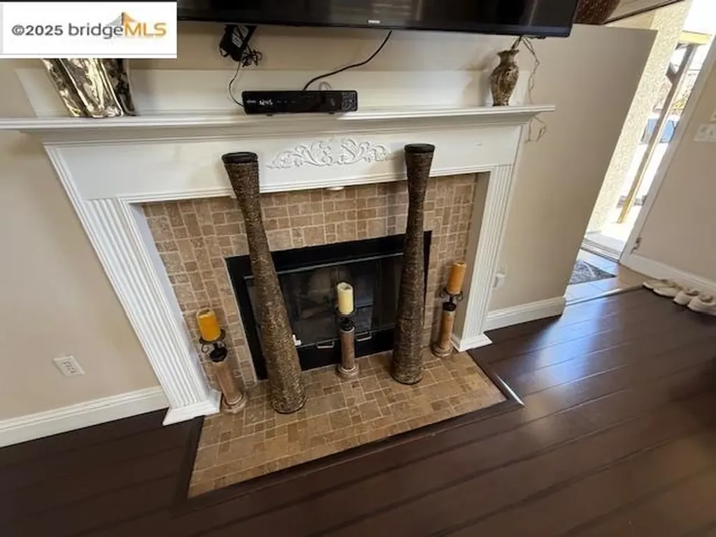 991 Village Circle Oakland CA 94607