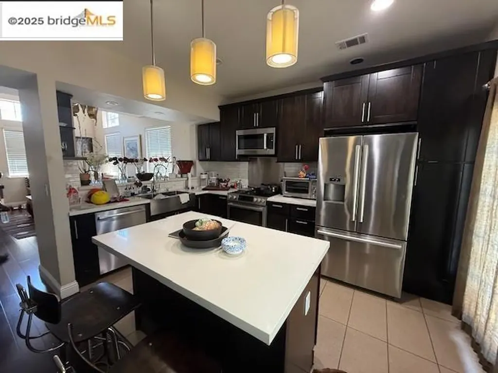 991 Village Circle Oakland CA 94607