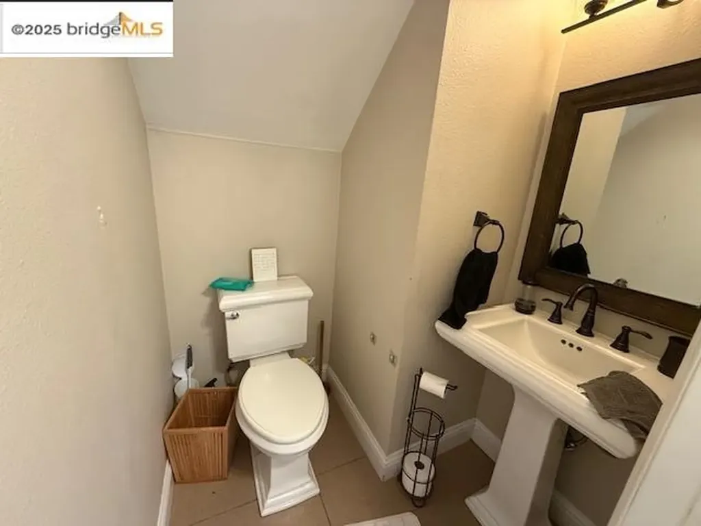 991 Village Circle Oakland CA 94607