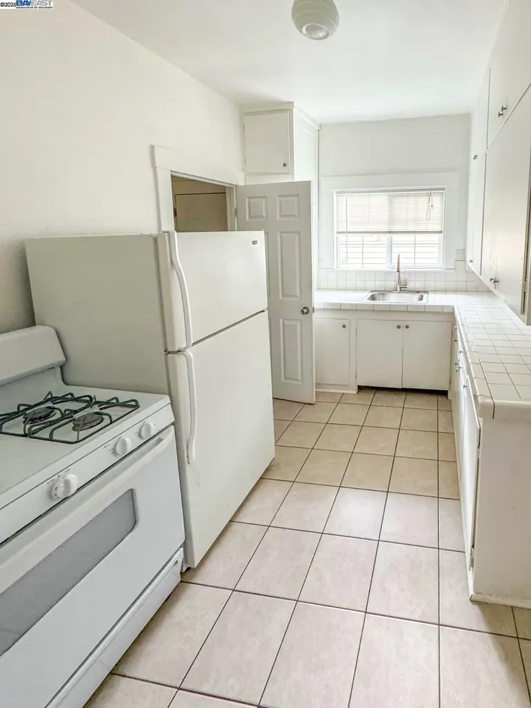 10504 Voltaire Avenue Oakland CA 94603