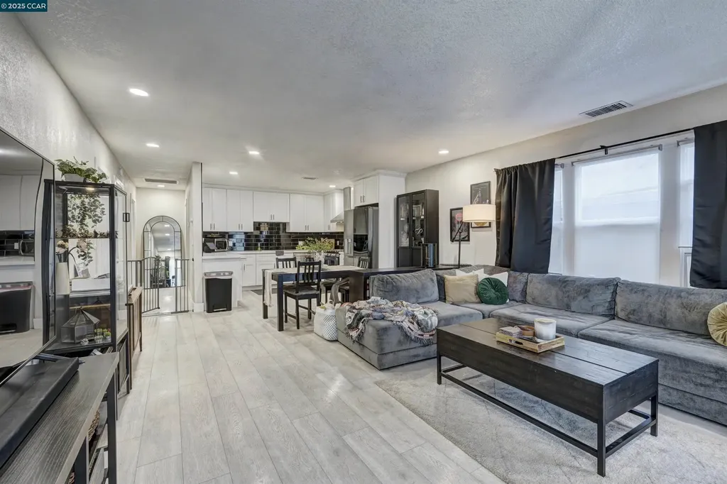 1324 104th Avenue Oakland CA 94603