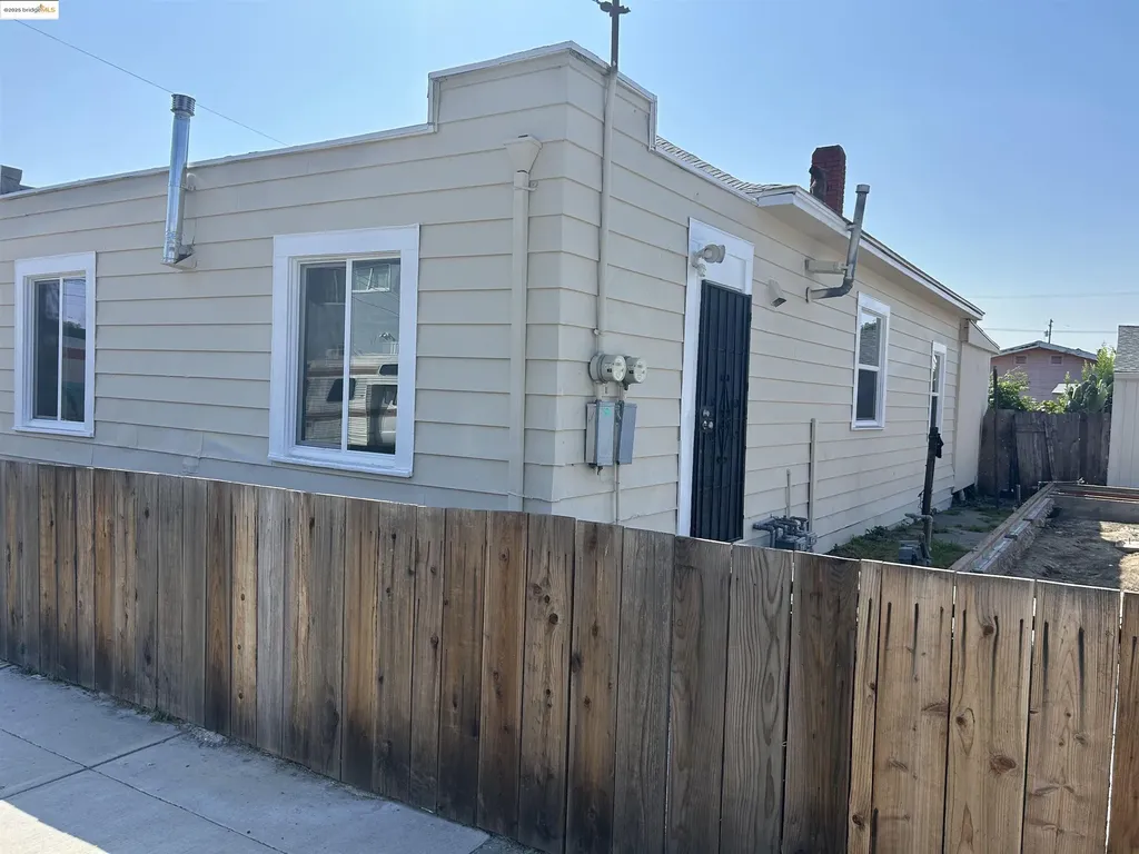 2017 27th Avenue Oakland CA 94601