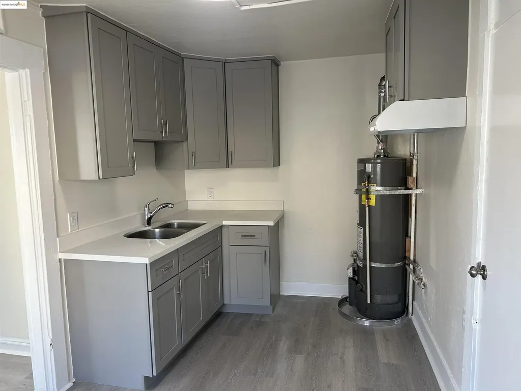 2017 27th Avenue Oakland CA 94601