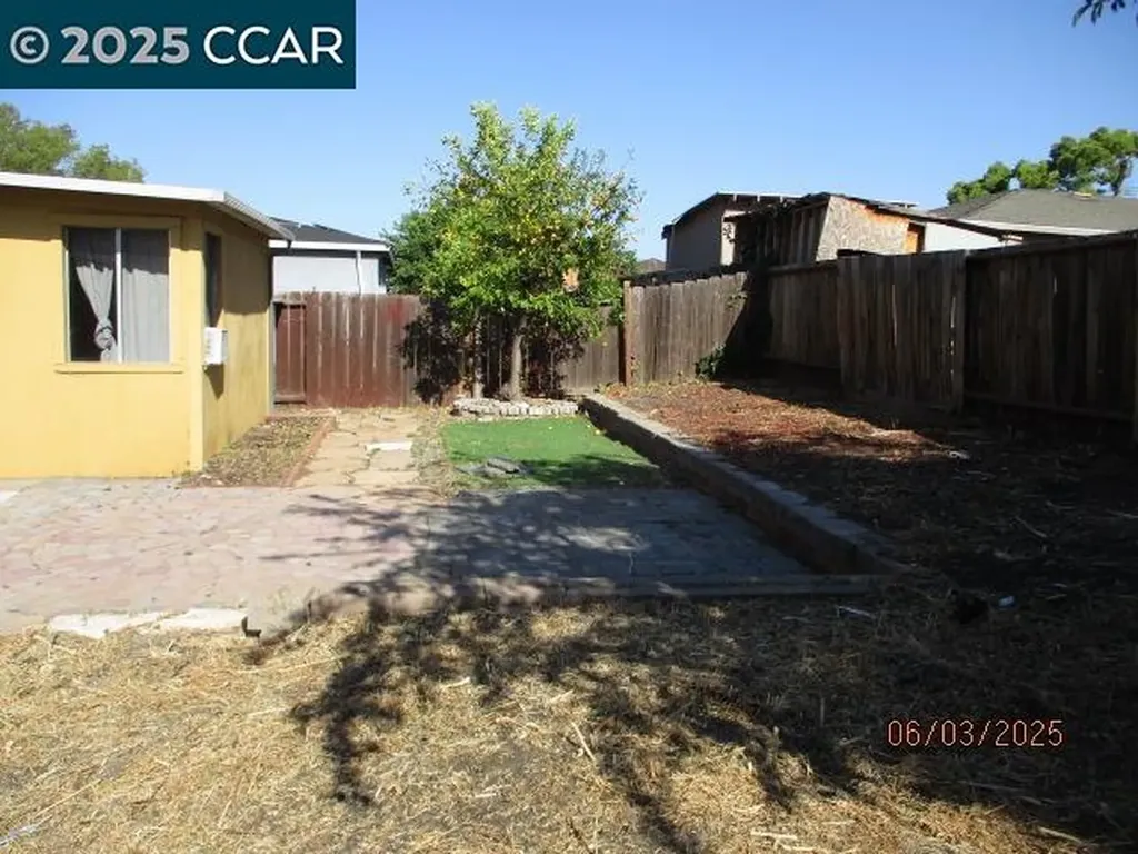 207 Thomas Way Pittsburg CA 94565