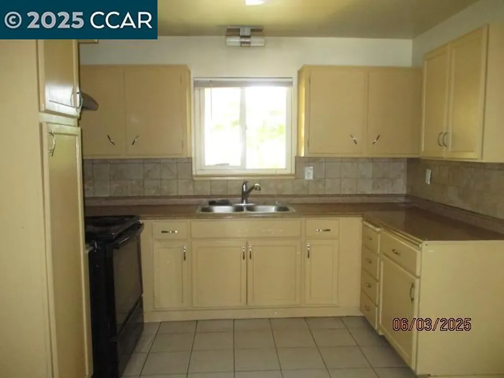 207 Thomas Way Pittsburg CA 94565