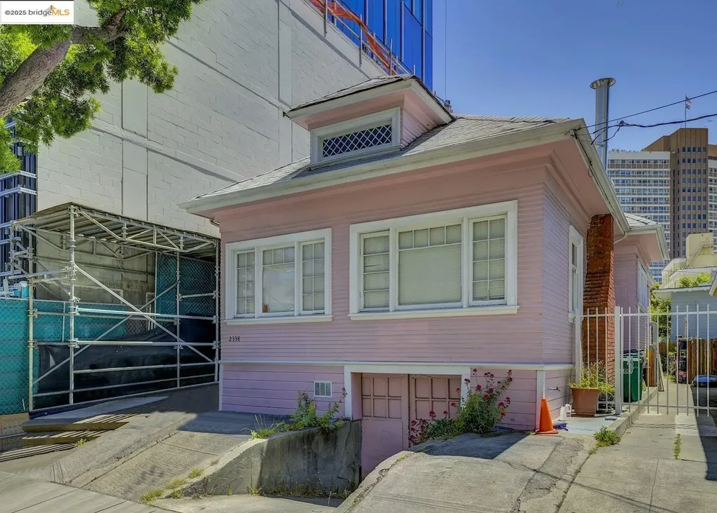 2338 Waverly Street Oakland CA 94612