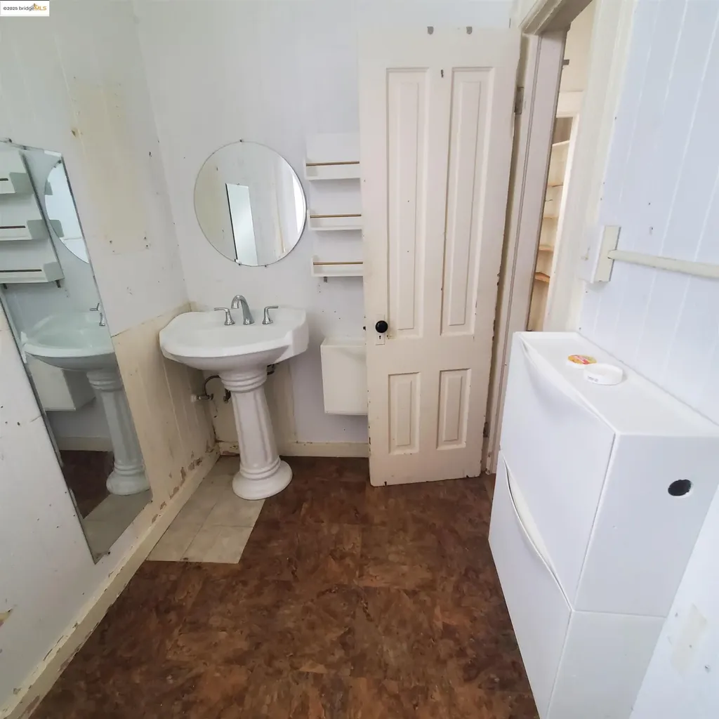 1737 13th Avenue Oakland CA 94606