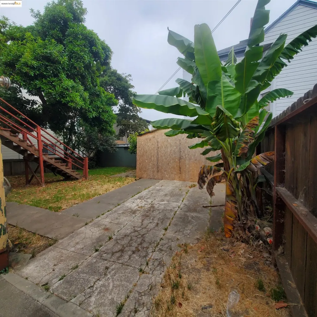 1737 13th Avenue Oakland CA 94606